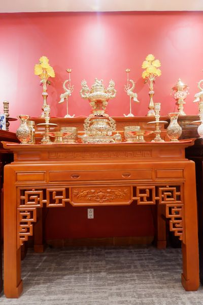 ban-tho-gia-tien-go-soi-1-tang-nau-vang__3__bc3dd24b80074b6da36d7375dd782a14_grande-1 Thủ tục thay bàn thờ đầu năm