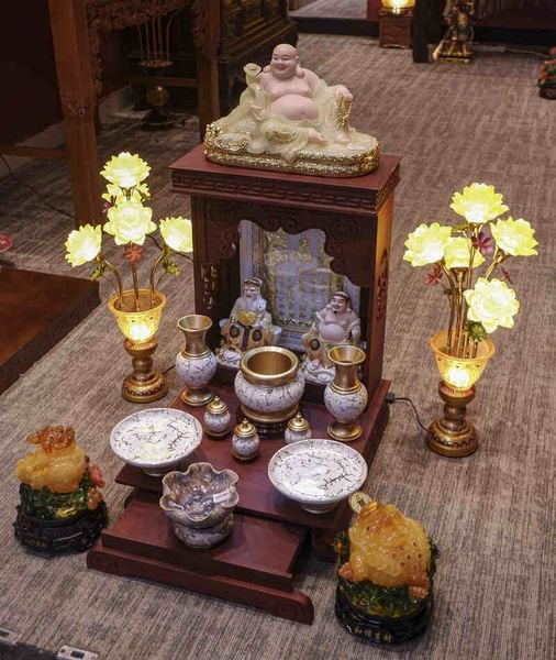 ban-tho-than-tai-dep-10_cb2eb083b4f4445497c774bb69aecf3d_grande cac-san-pham-mau-den-tho-dep-tai-hien-thuy