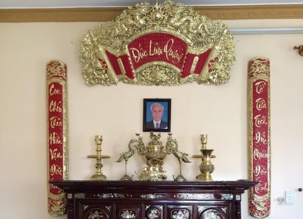 cach-trang-tri-ban-tho-cuu-huyen-that-to-2_fe078f16154f4f8e98088f8c5b33f7d0_grande Mẫu bàn thờ cửu huyền thất tổ