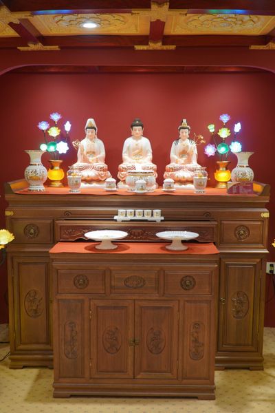 dsc02719_b37cfd77dab54343aff64dc4d6096378_grande-1 Bàn thờ gỗ đẹp là gì