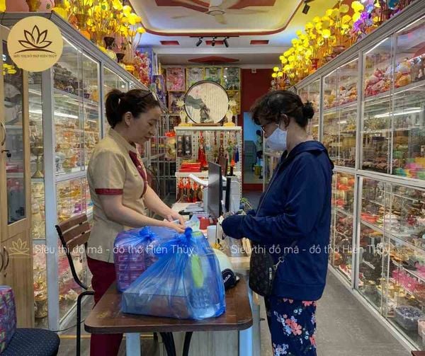 mua-ban-vang-ma-gia-si-4_2155858322da46f1879c95fd6770adf1_grande cua-hang-ban-do-tho-cung-hai-phong-hien-thuy